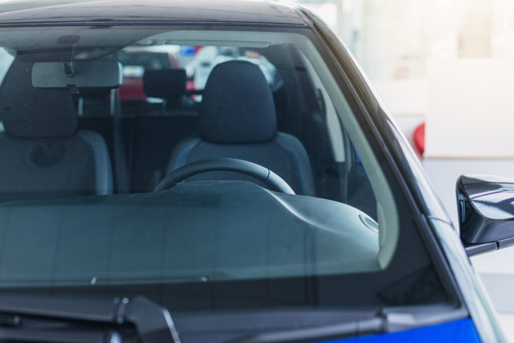 interior warna gelap mobil