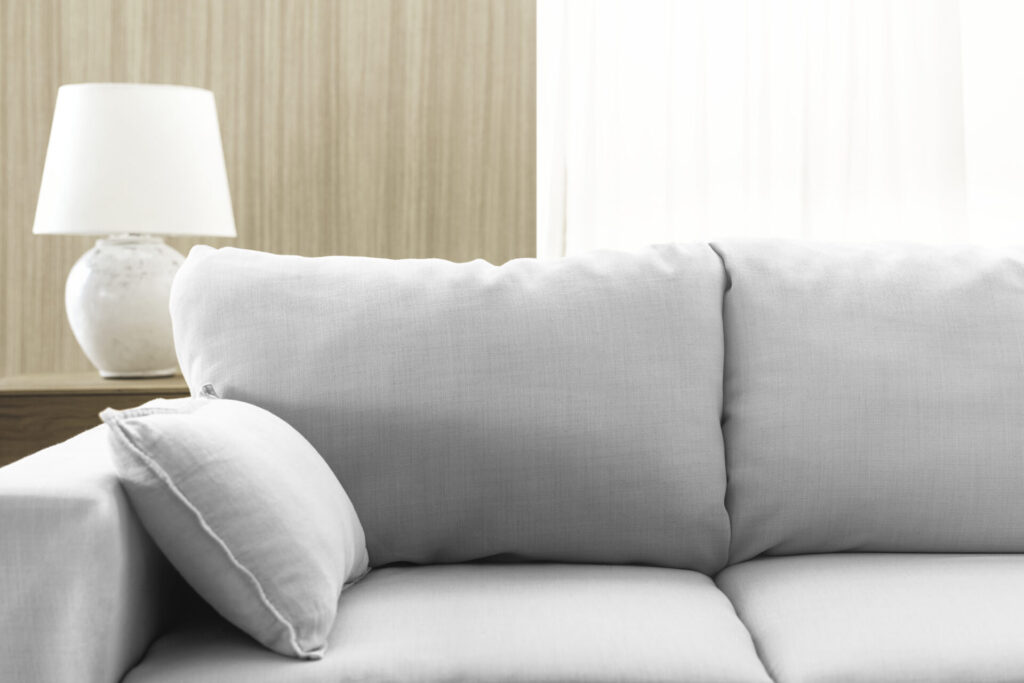 sofa warna abu muda