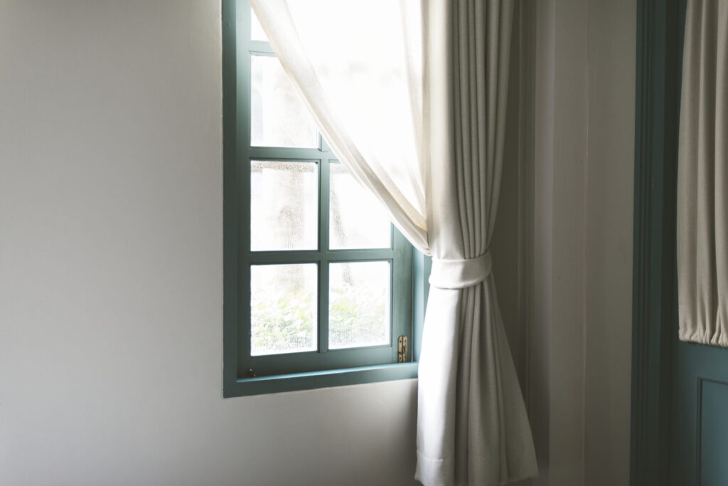 kain tirai minimalis regency