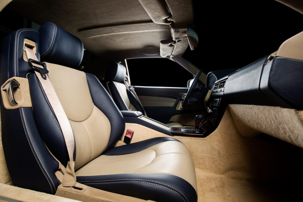 teknologi interior mobil modern