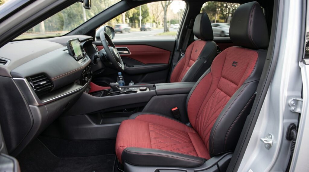 kombinasi warna jok kendaraan merah hitam